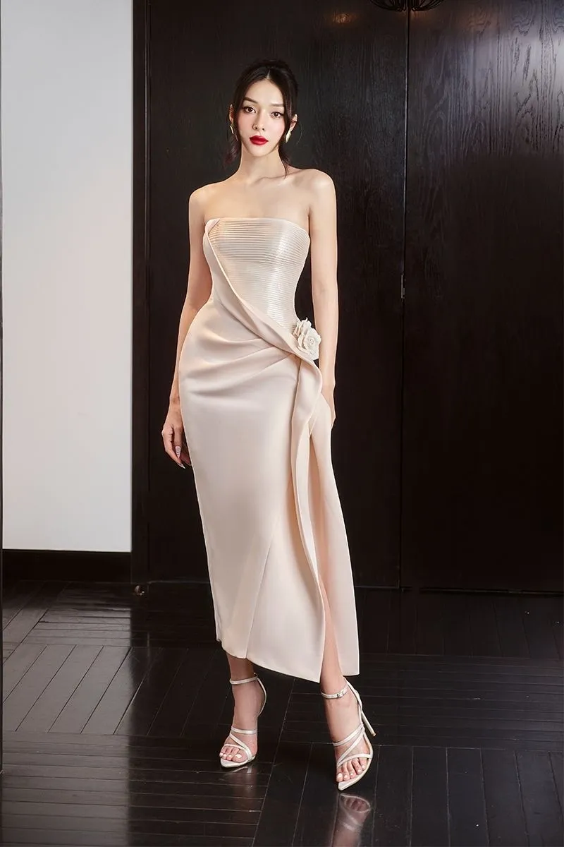 BEIGE STRAPLESS MIDI DRESS WITH FABRIC FLOWERS