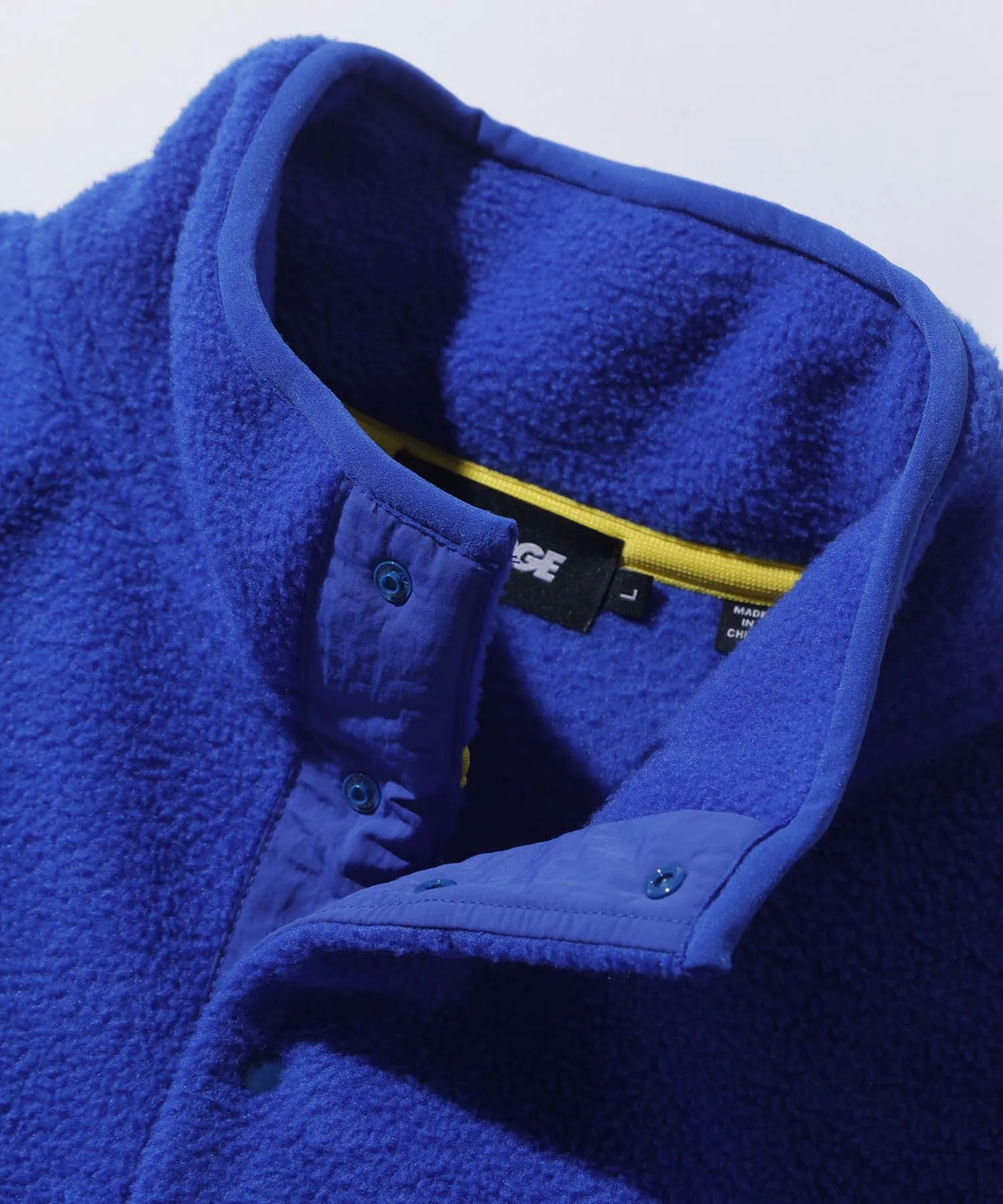 BUTTON-UP FLEECE PULLOVER