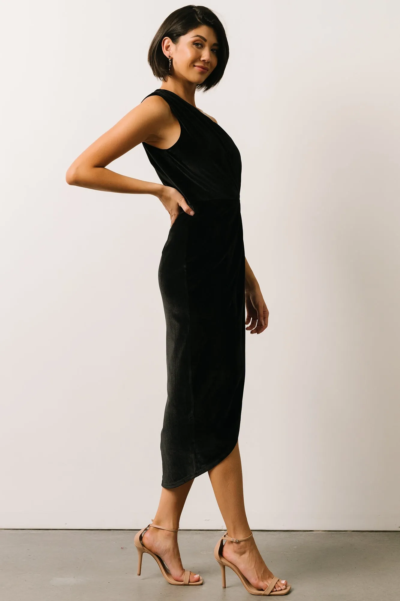 Kourtney Velvet One Shoulder Midi Dress | Black