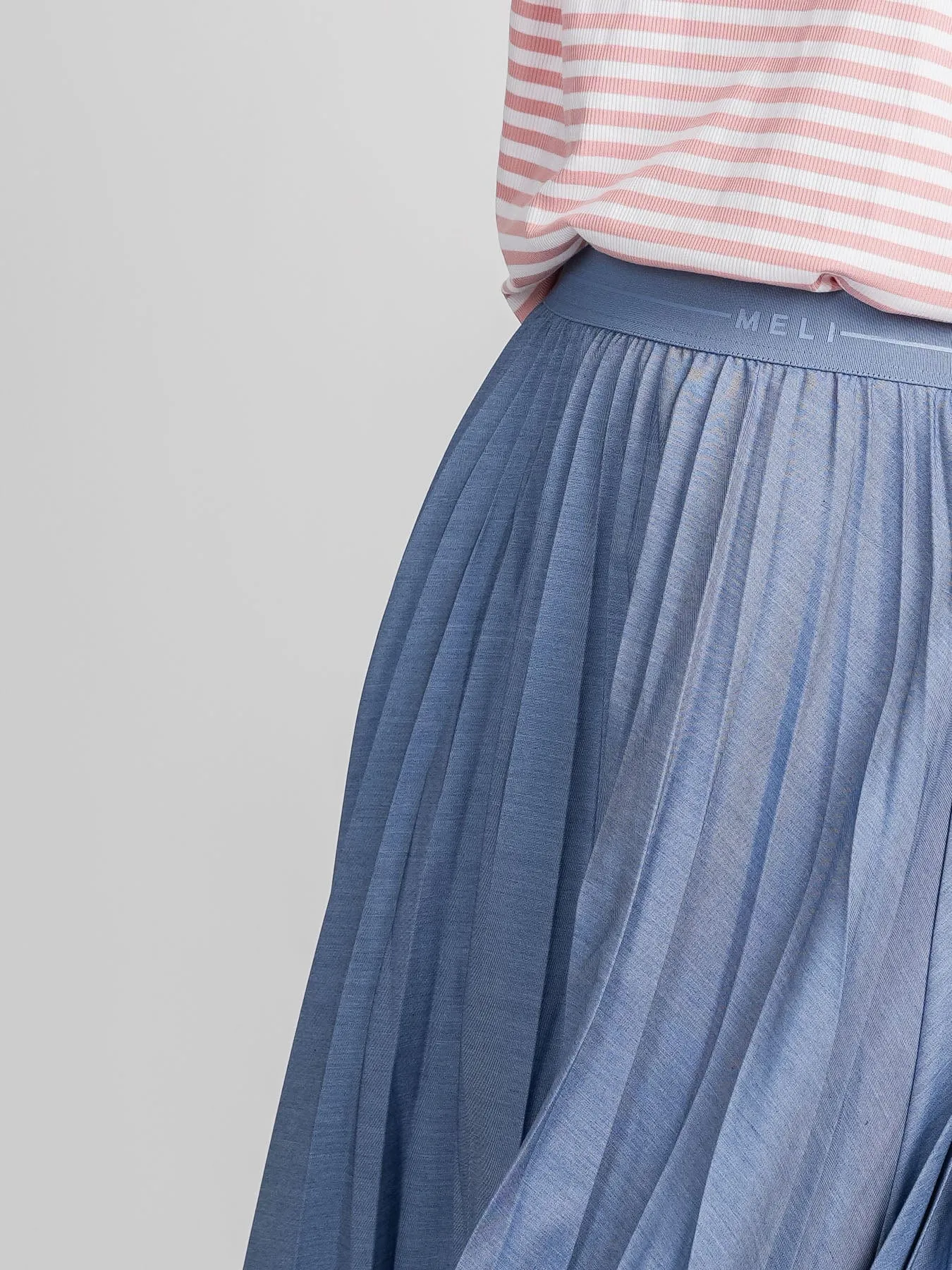 PLEATED SKIRT 27"- LIGHT DENIM