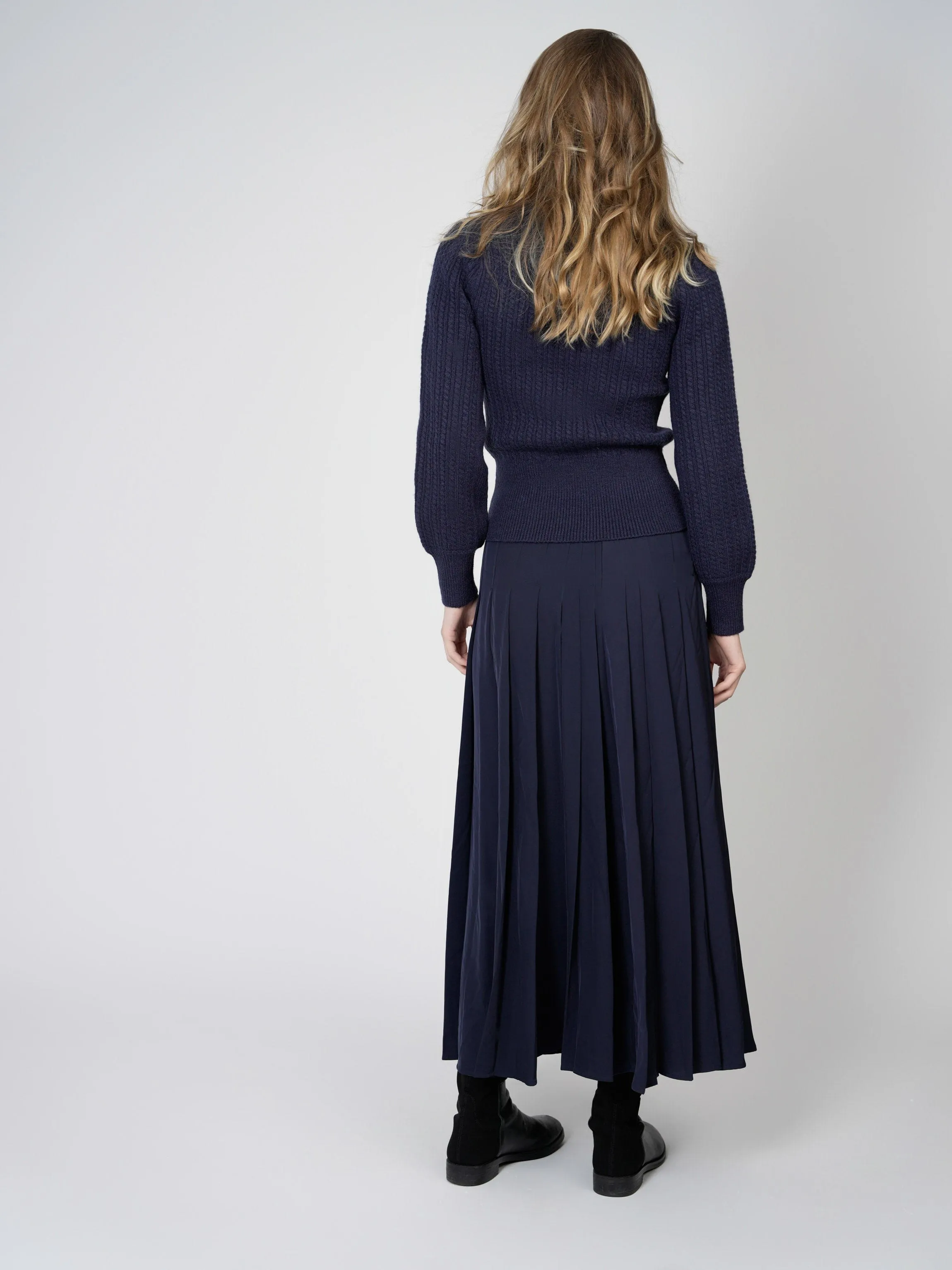 STITCHED DOWN PLEATED SKIRT-(LONG)-NAVY